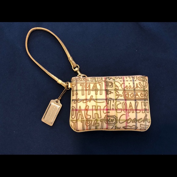 Coach Handbags - Coach wristlet